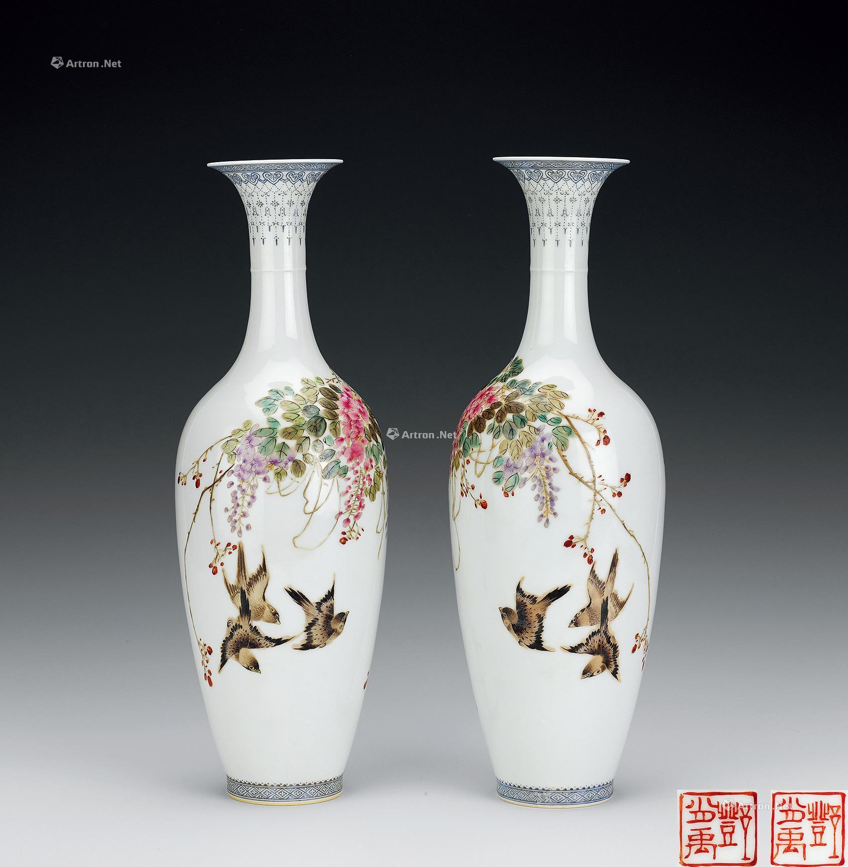 1130 1959年 粉彩花鸟柳叶瓶 (一对)图片