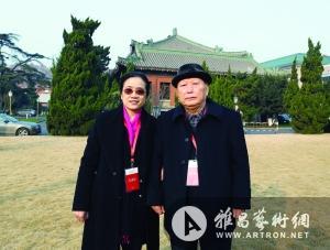 江苏省书协第三届主席尉天池(右)与新当选的第四届主席孙晓云