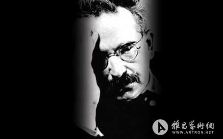 怀特·本杰明（德国，1892 - 1940）是一位作家和文学评论家。他对美学理论研究有着不朽的贡献。他的作品在艺术和文学理论研究中占有重要的地位。