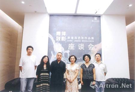 2010年李美壁在深圳关山月美术馆与上海美术馆在深圳联办李青萍画展