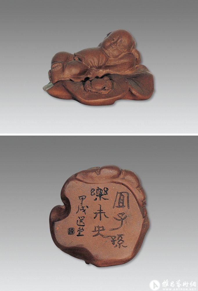 童乐 铭汉人吉语紫砂纸镇<br>^-^Purple Clay Paperweight with Inscription Symbolizing Happiness