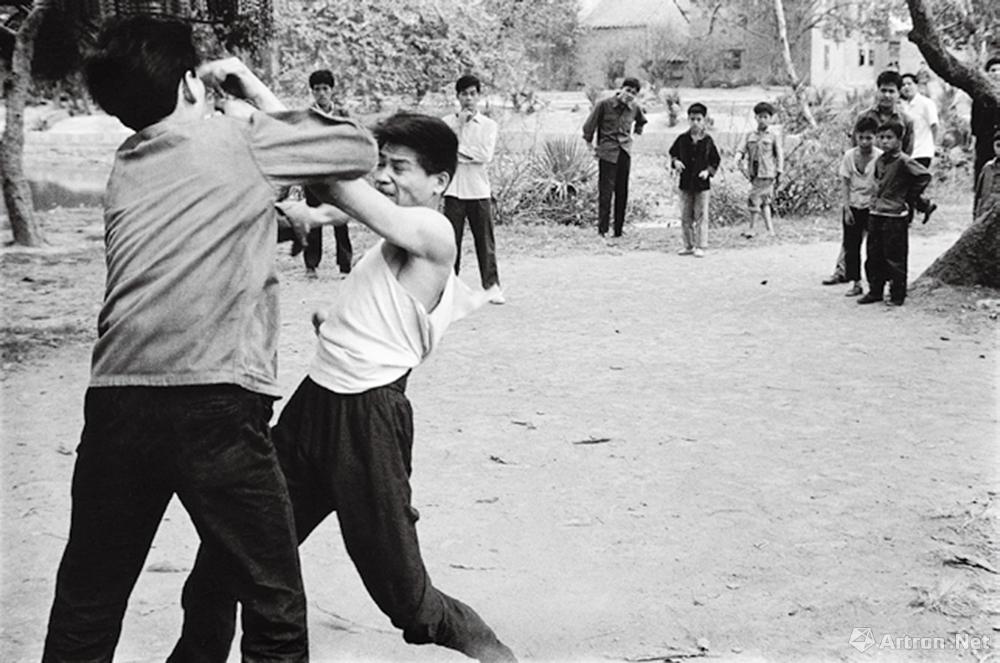 安哥作品：1976·广东广州　荔湾公园里的民间自由搏击比赛