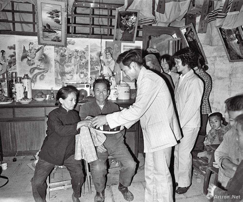 1980·广东斗门　农家婚礼中向长辈敬茶的仪式