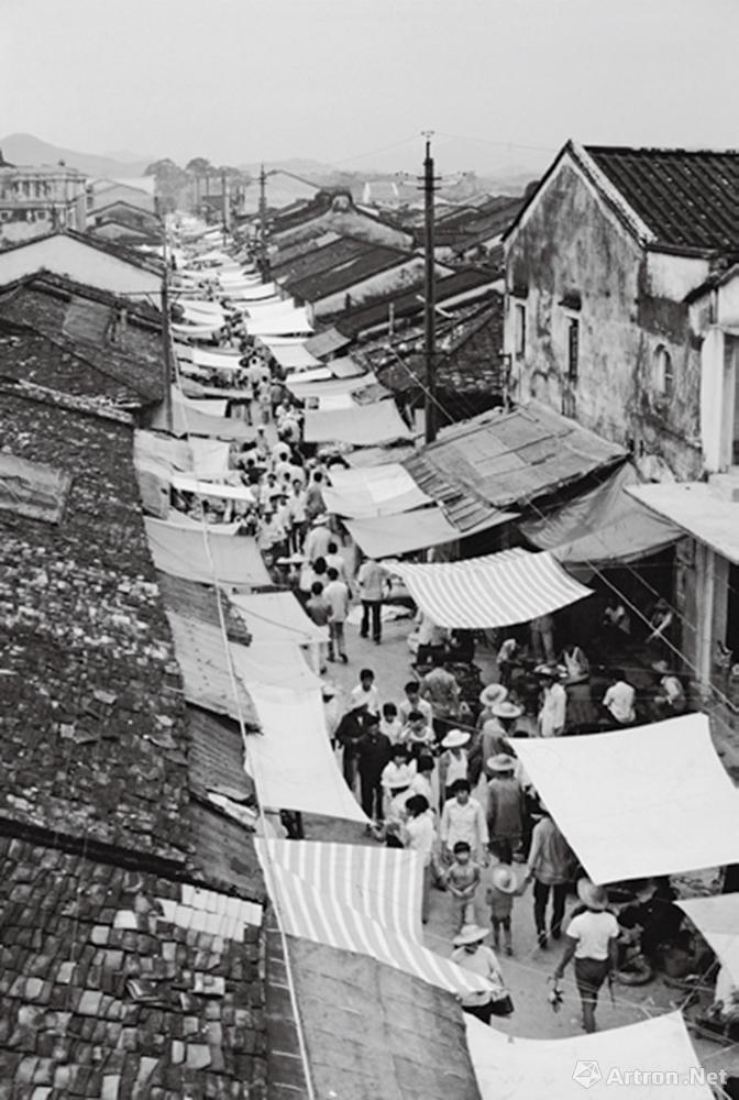 安哥作品：1982·广东海丰　地处粤东山区交通要道的公平墟集市