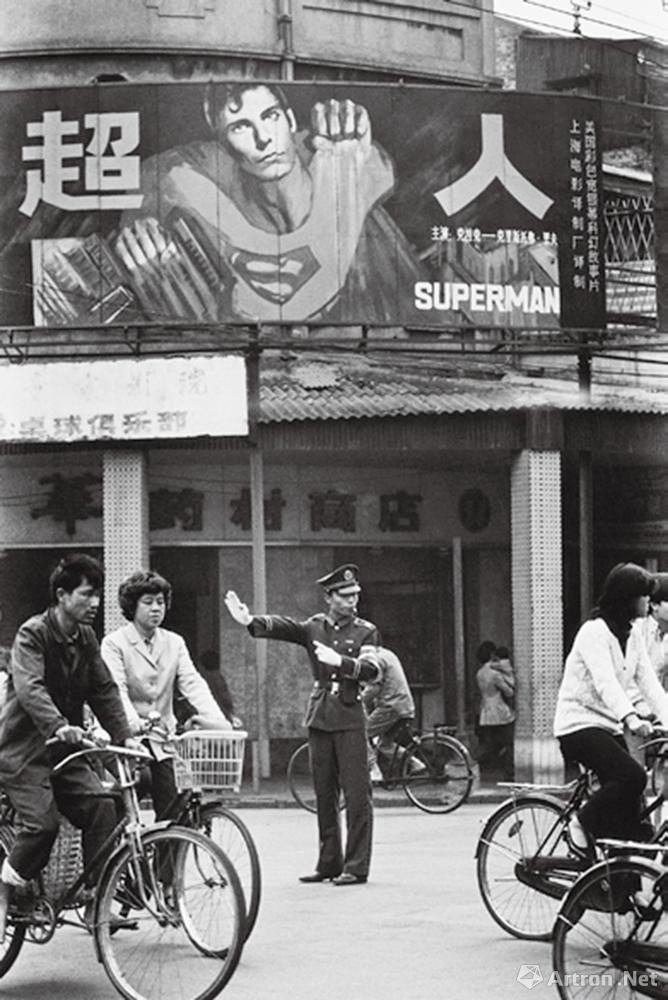 安哥作品：1985·广东广州　儿童电影院的《超人》海报。《超人》是从好莱坞进口的第一部大片