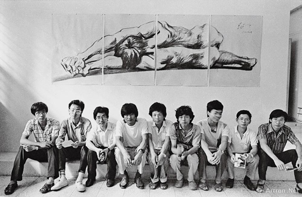 安哥作品：1985·广东广州　举办人体画展的美院老师李正天和他的学生