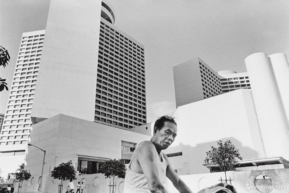 安哥作品：1985·广东广州　完工后的花园酒店