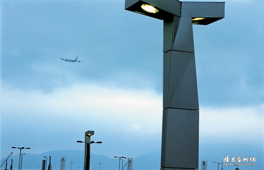 香港新机场，堪称二十世纪最伟大的建筑之一，连灯柱都别具一格