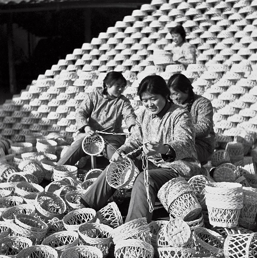 段铁军作品：我的七十年代002 《农村副业》，河北省大城县。1979年
