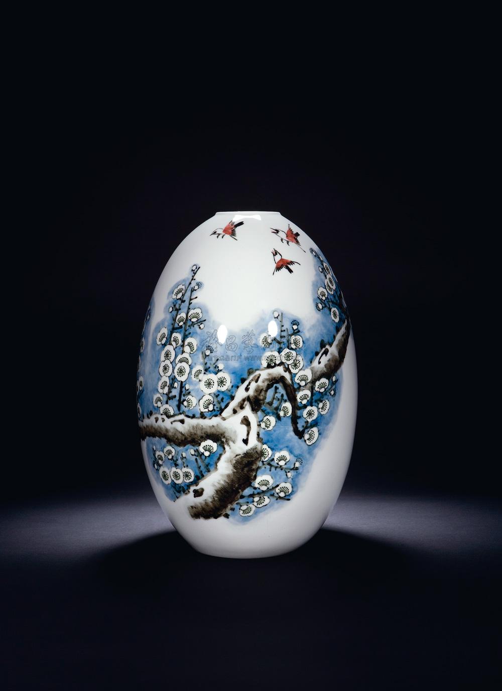 0194 2006年 邓文科 釉下彩白梅小鸟瓶