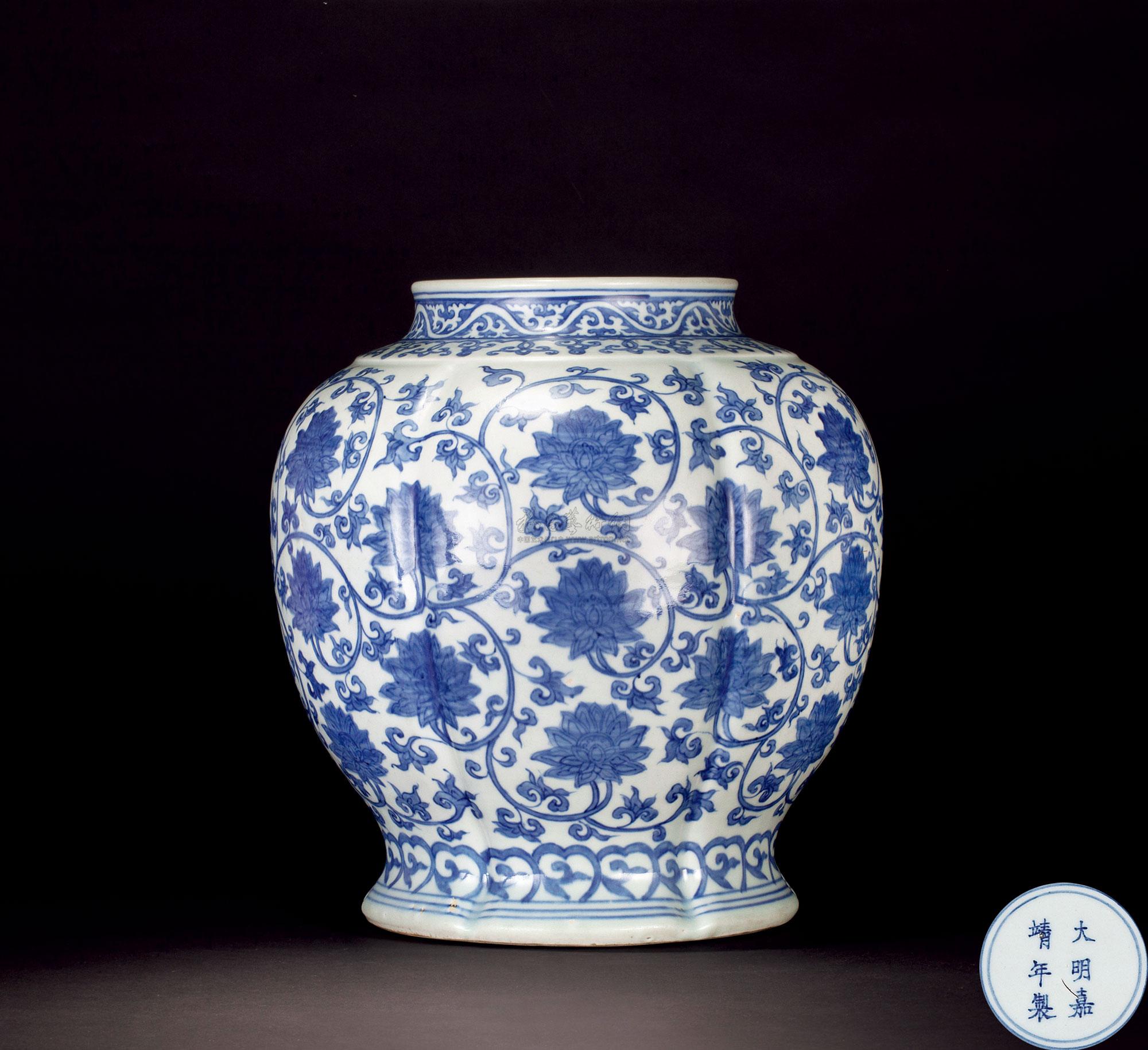 莲纹六棱罐】拍卖品_图片_价格_鉴赏_明代青花瓷器_雅昌艺术品拍卖网
