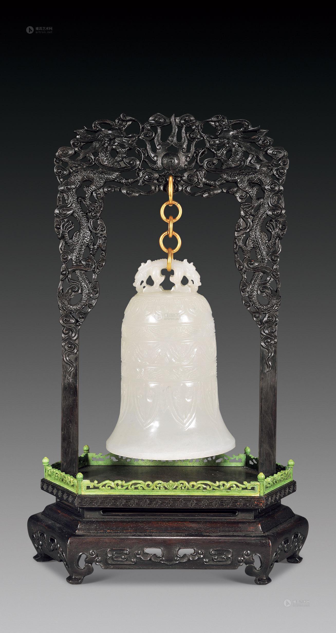 5340 白玉兽面纹钟