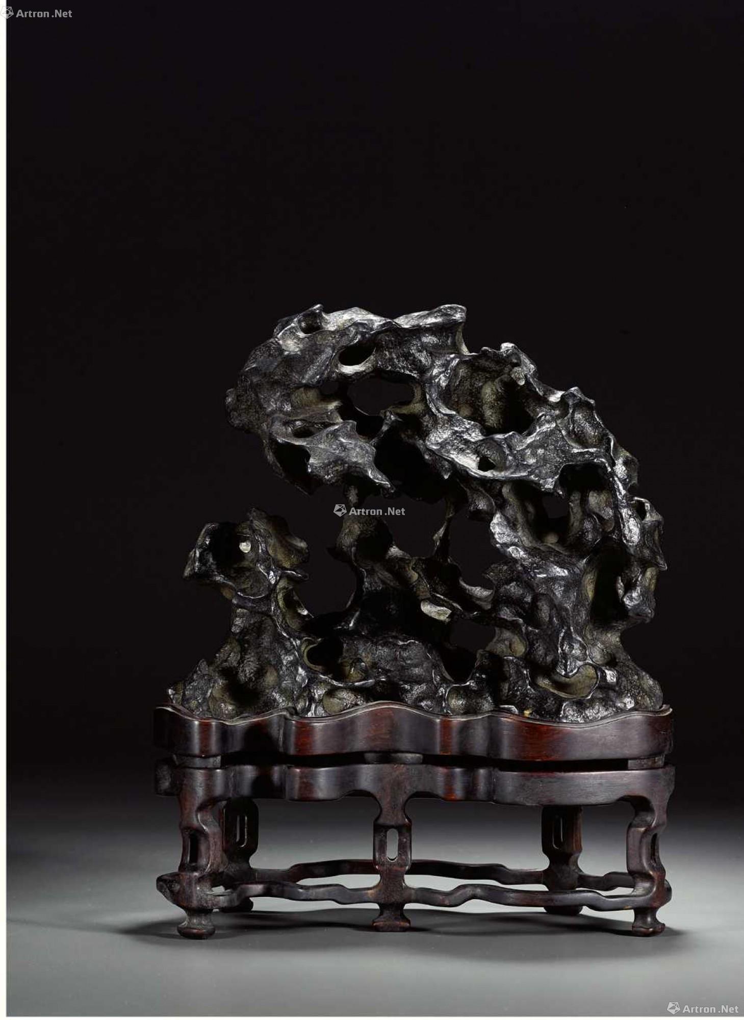 1551 清 黄易款"墨玉玲珑"灵璧石