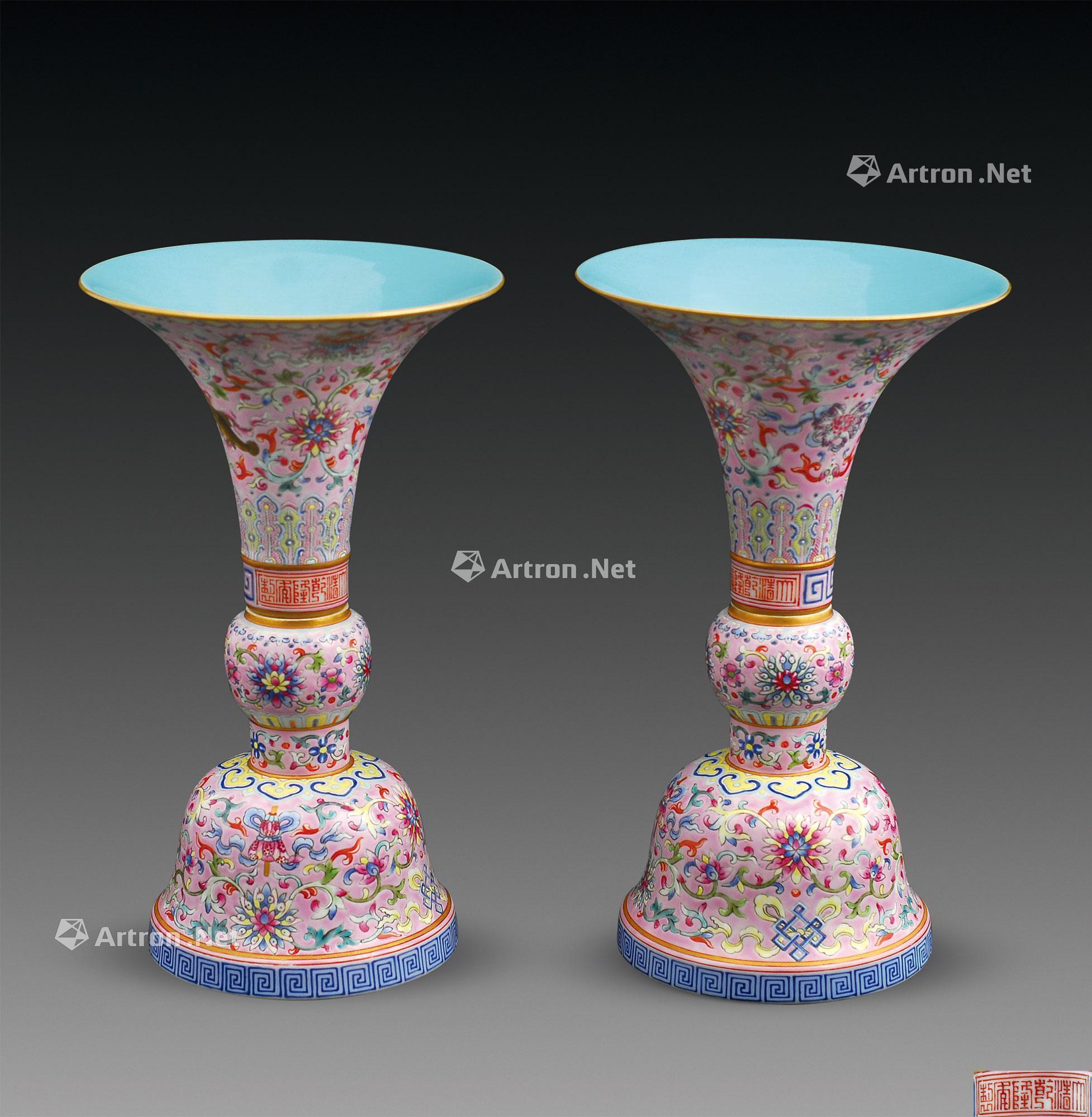 5076 清乾隆 粉彩花卉纹花觚 (一对)