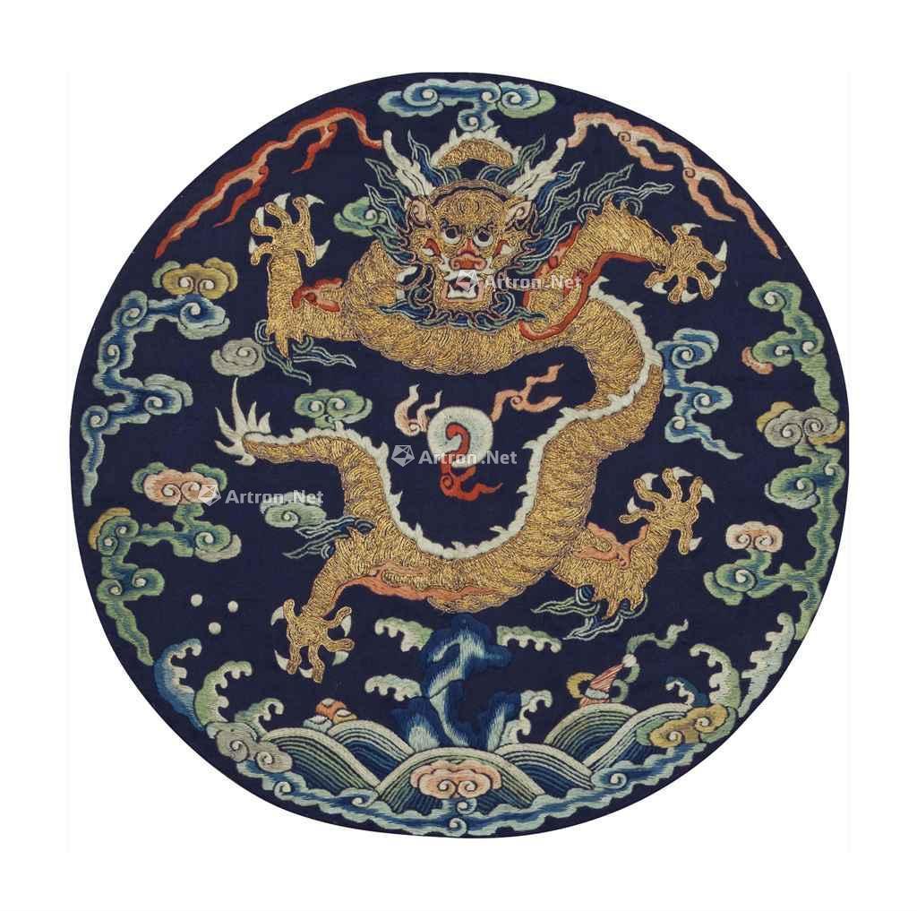 3277 清18世纪 蓝地刺绣龙纹圆补