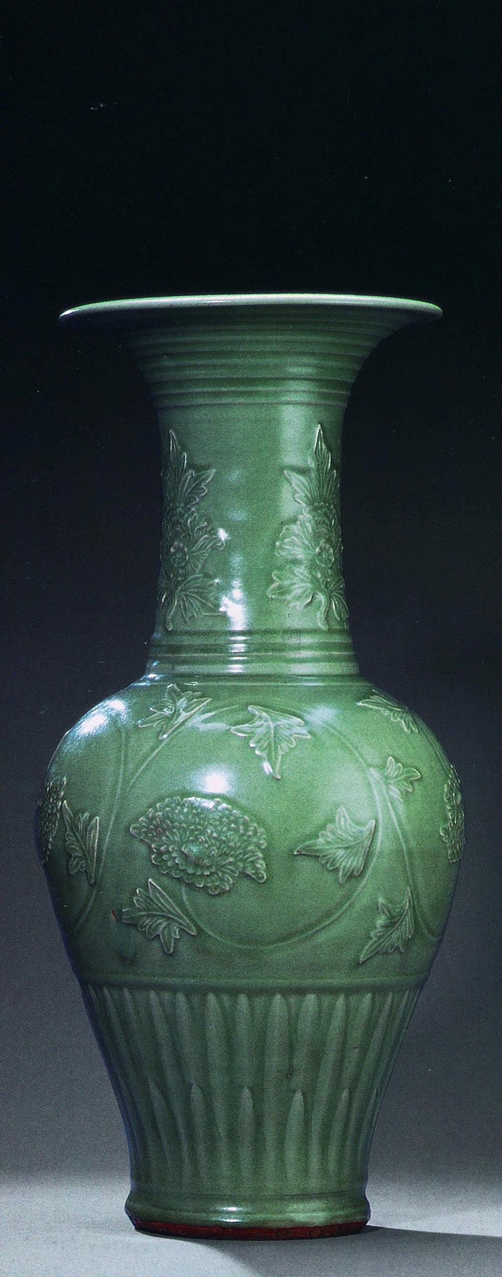 龙泉窑青釉印花缠枝菊花纹凤尾尊】拍卖品_图片_价格_鉴赏_元代以前