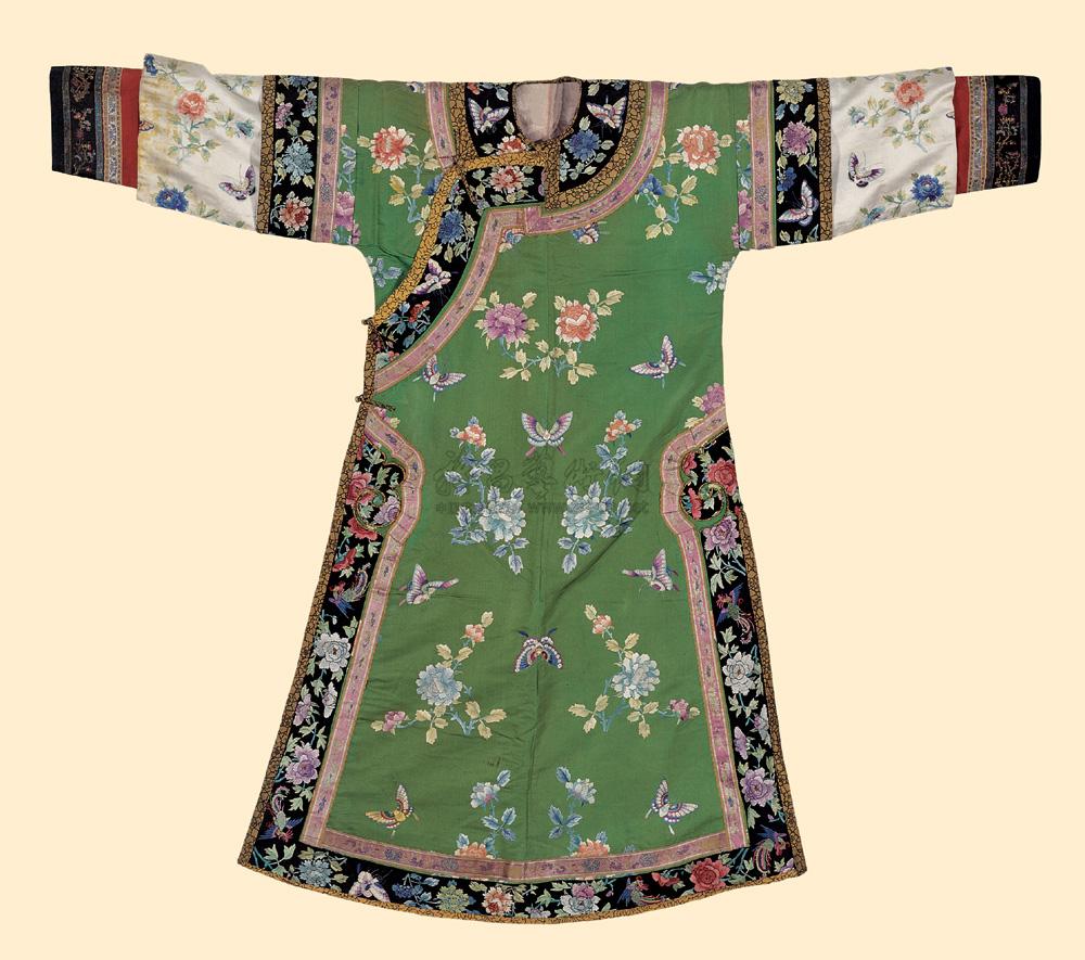 1639 清中期 果绿色宁绸绣花蝶纹旗装
