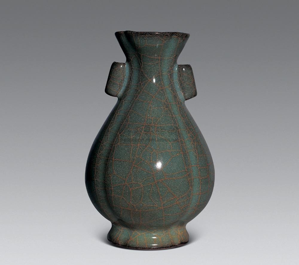 0046 南宋 官窑瓜棱贯耳瓶