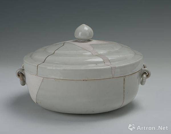 永乐甜白釉素面双环耳珠顶盖皿