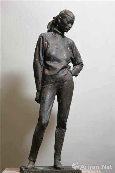 《一个女人》  王洪亮 高度80cm  青铜