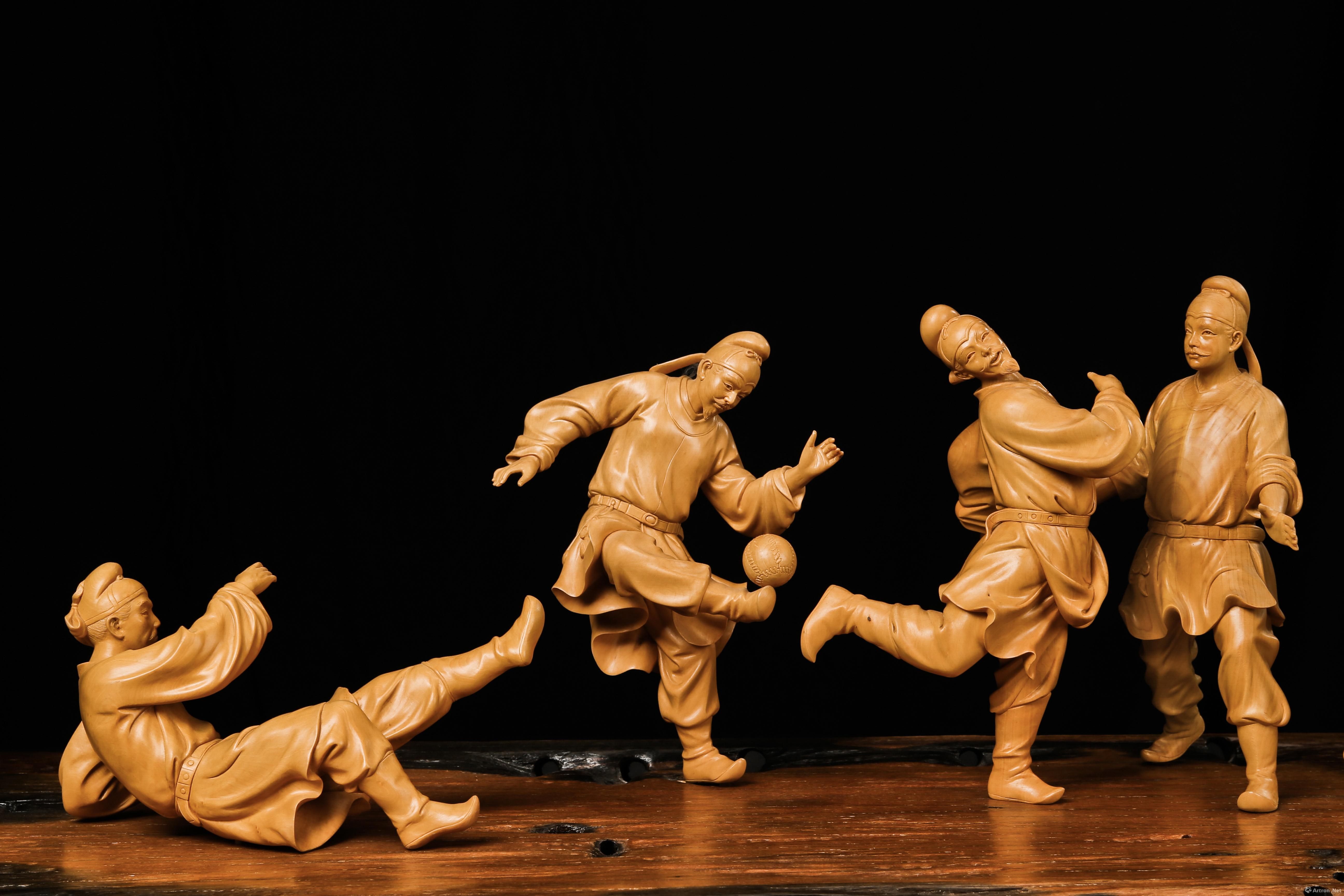《大唐盛世》之二《蹴鞠》(13)  吴尧辉 200x38x63cm  黄杨木组雕