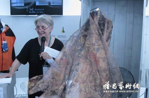 瑞士设计创新展开幕式在瑞士馆举行 红色