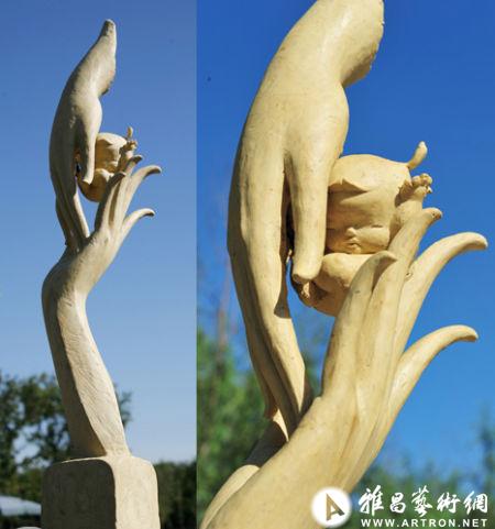 杭州为接住坠楼小孩的最美妈妈建城市雕塑