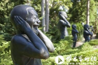 岳敏君作品《现代兵马俑》今夏亮相纽约汉普顿
