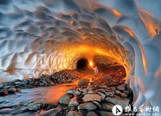 大自然鬼斧神工 雕塑冰雪隧道