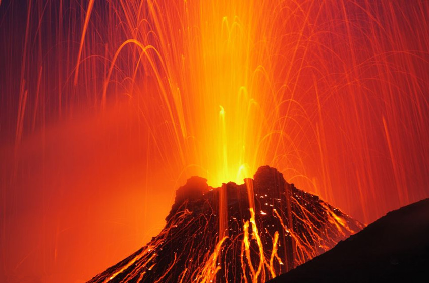 德摄影师着迷火山喷发 追拍十年