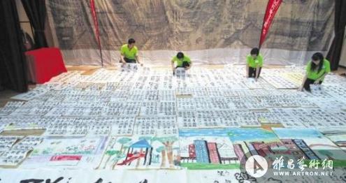 新加坡民众200书画拼接成巨作