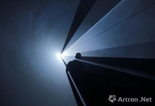 安东尼•麦考尔(Anthony McCall)个展：凝固光电影