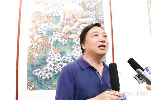 画家,陕西省美协创联部主任巨石认为这次作品展全方位的展示了西安
